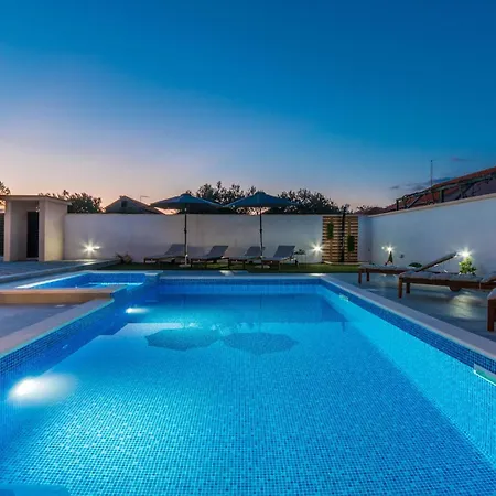 Amazing Home In Biograd Na Moru Casa de Férias *