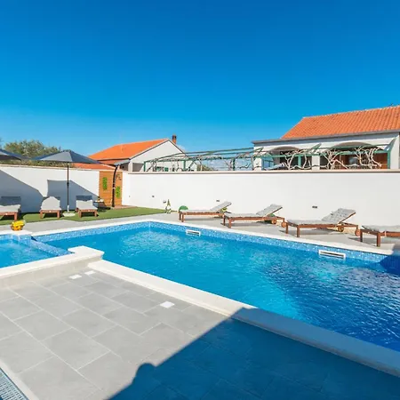 Amazing Home In Biograd Na Moru Casa de Férias
