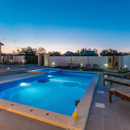 Amazing Home In Biograd Na Moru Casa de Férias