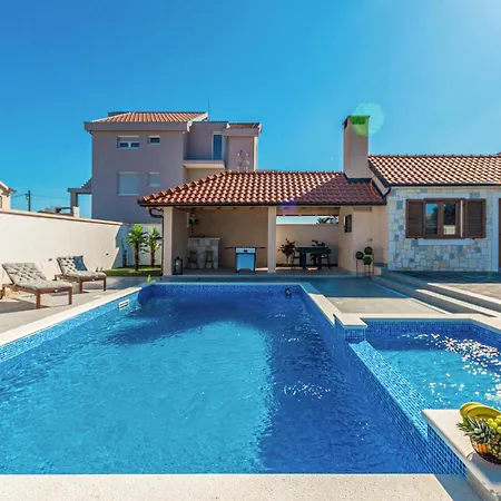 Amazing Home In Biograd Na Moru *