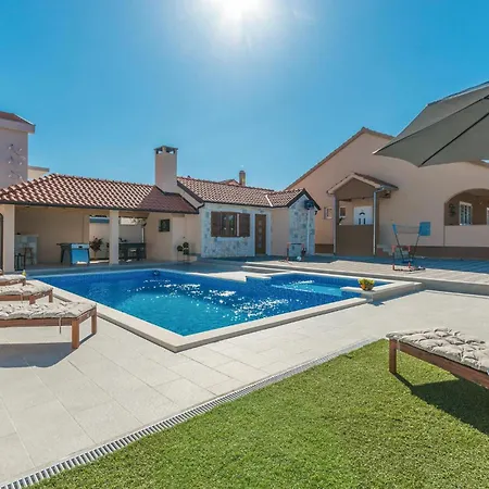 Casa de Férias Amazing Home In Biograd Na Moru Biograd Na Moru